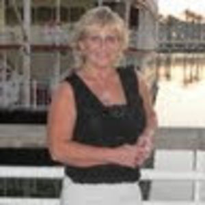 Meet your Posher, Dee